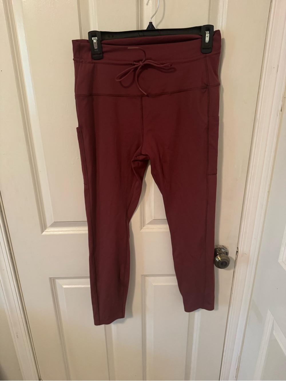 High-Rise Wine Leggings with Side Pockets